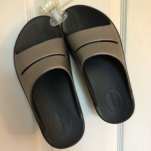 Super Comfortable OOFOS Slide-Ons